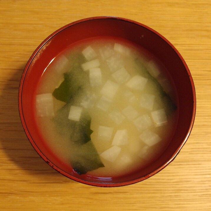 コロコロ大根とわかめのお味噌汁 レシピ 作り方 By Amnos73 楽天レシピ コロコロ大根とわかめのお味噌汁 レシピ 作り方 By Amnos73 楽天レシピ